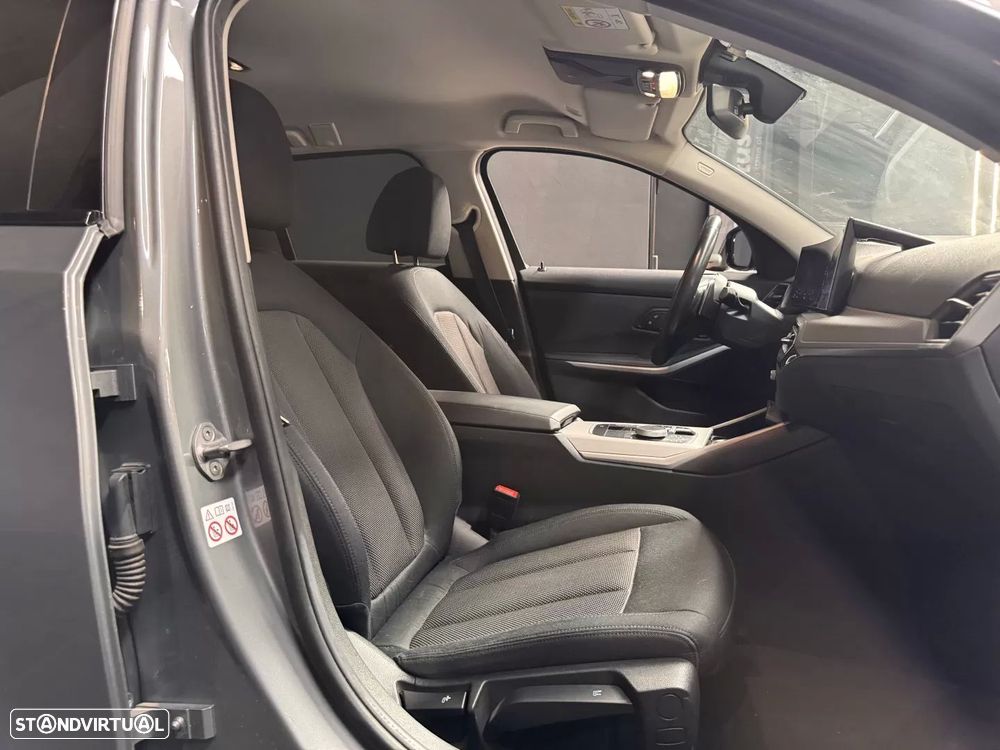 BMW 320 e Pack Essence Auto - 36