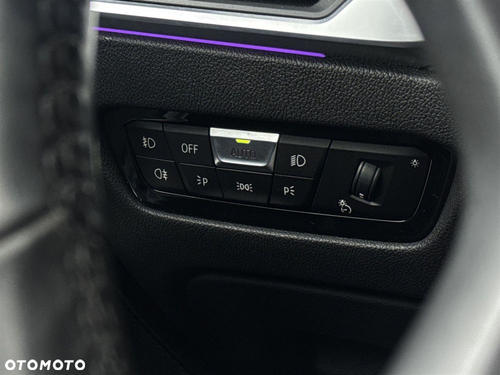 BMW Seria 3 318i - 10