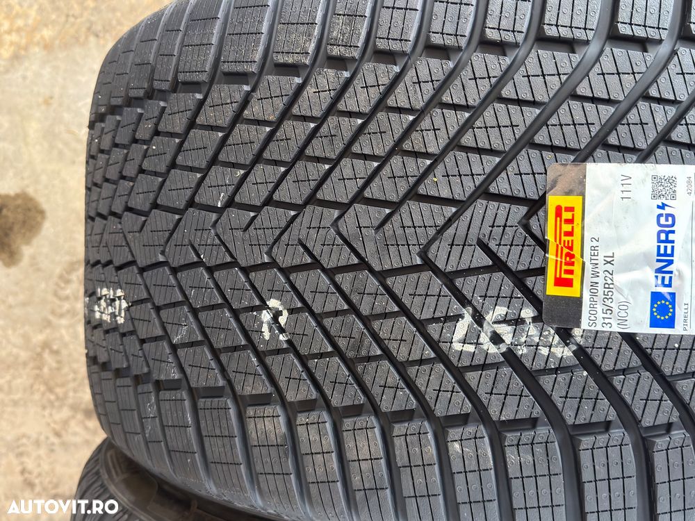 Vând set anvelope 285/40/22-315/35/22 Pirelli de iarnă NCO noi - 4