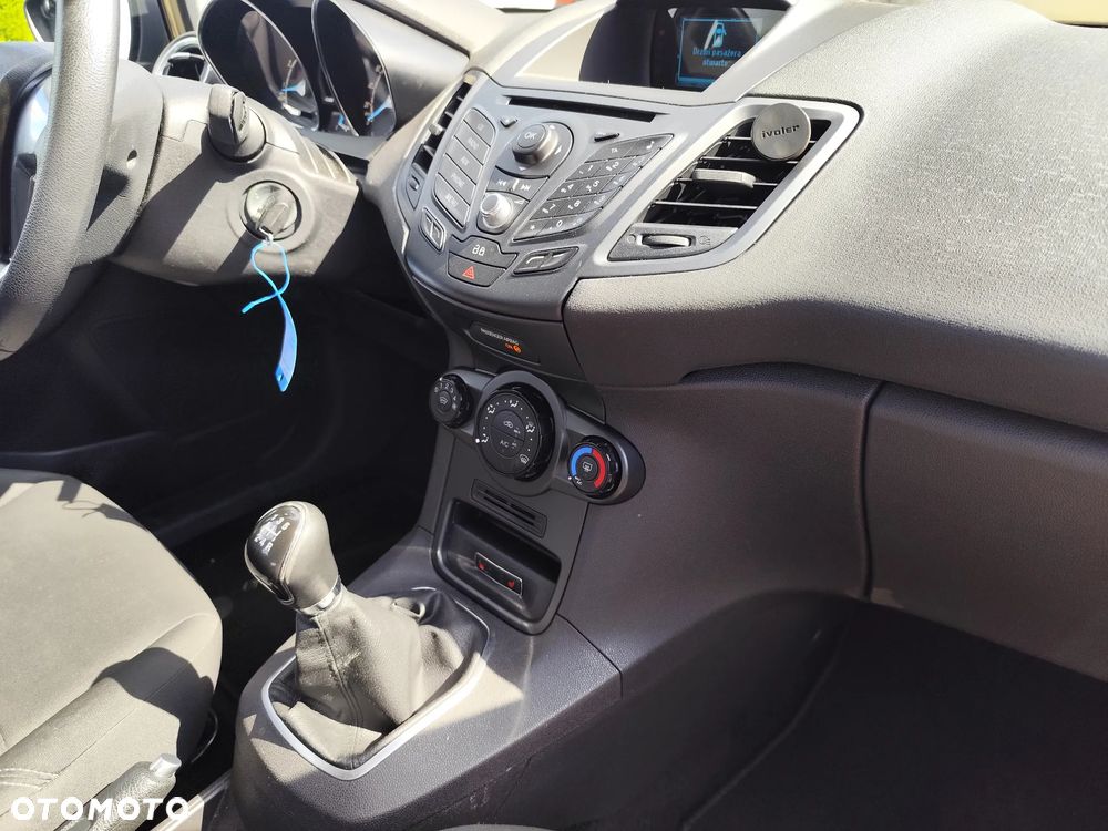 Ford Fiesta 1.25 Titanium X - 19