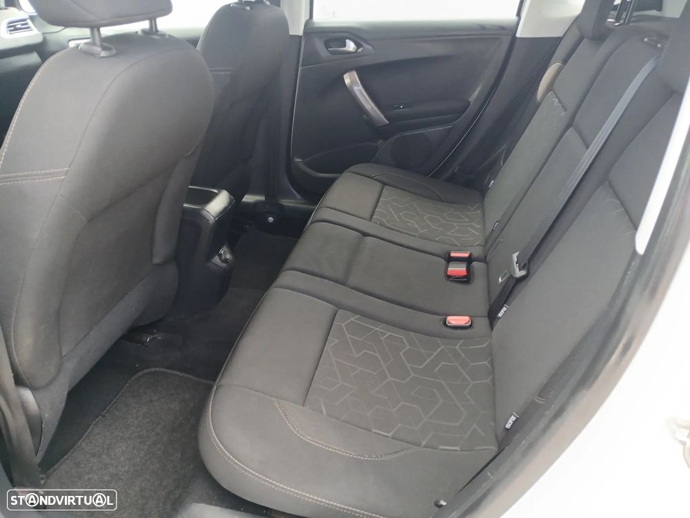 Peugeot 2008 1.2 PureTech Style - 18