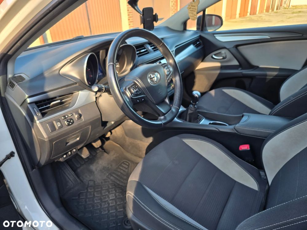 Toyota Avensis 2.0 D-4D Premium - 15