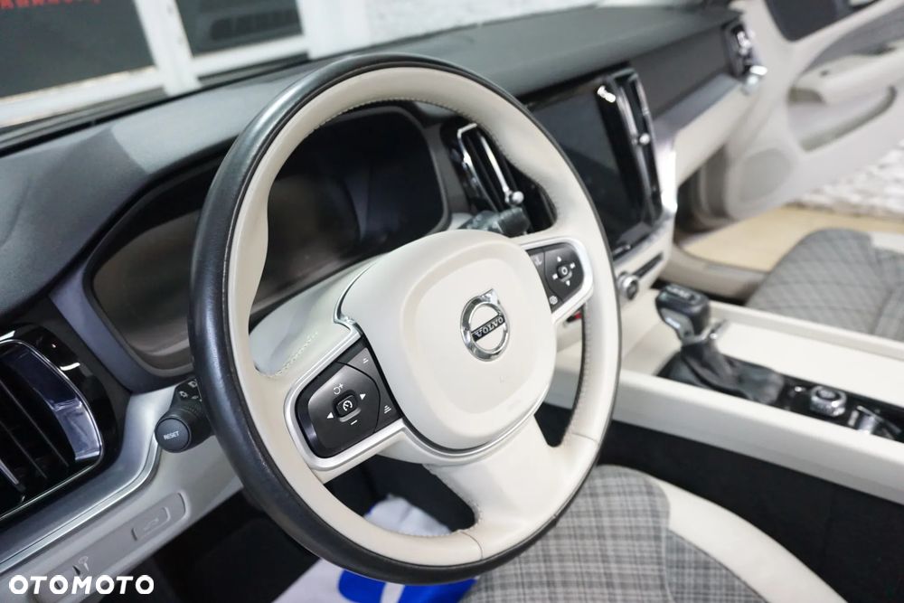 Volvo V60 D3 AWD Geartronic Momentum - 22