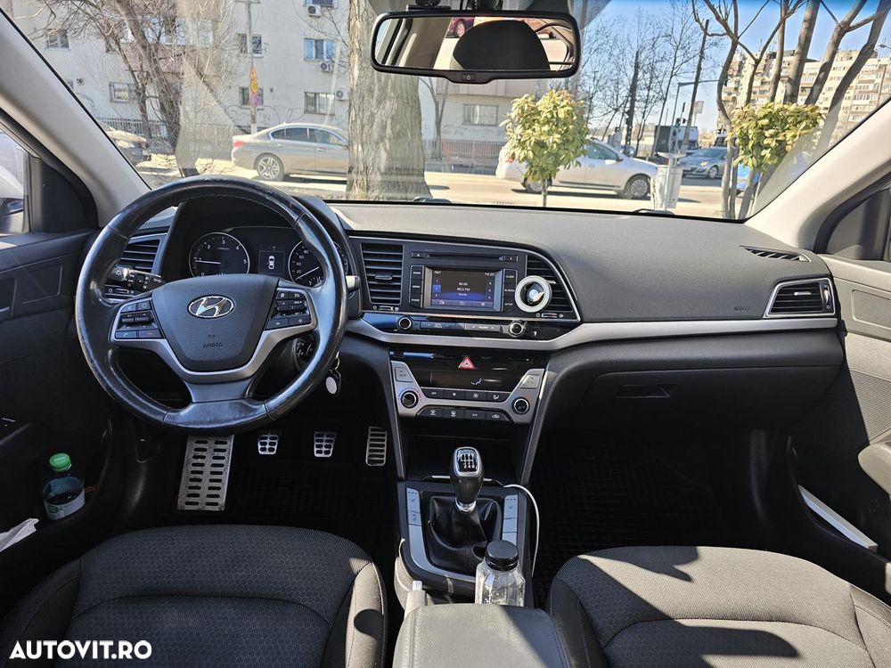 Hyundai Elantra 1.6 CRDI Highway - 12