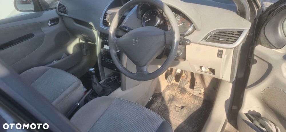 Peugeot 207 2008 photo 5