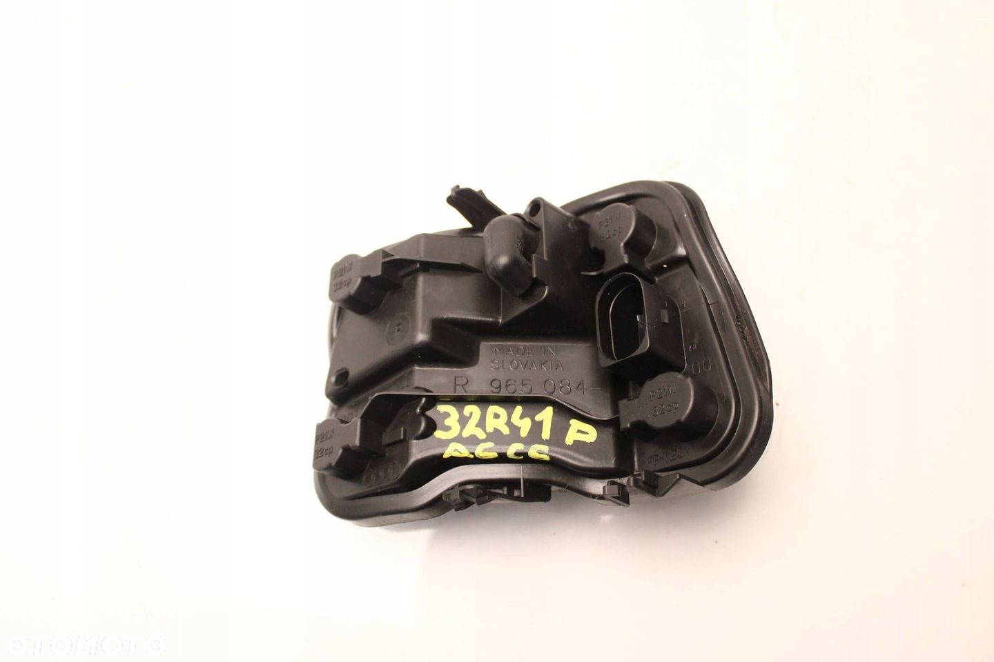 WKŁAD LAMPY GNIAZDO ŻARÓWEK PRAWY TYŁ AUDI A4 B7 SEDAN 965084 - 2