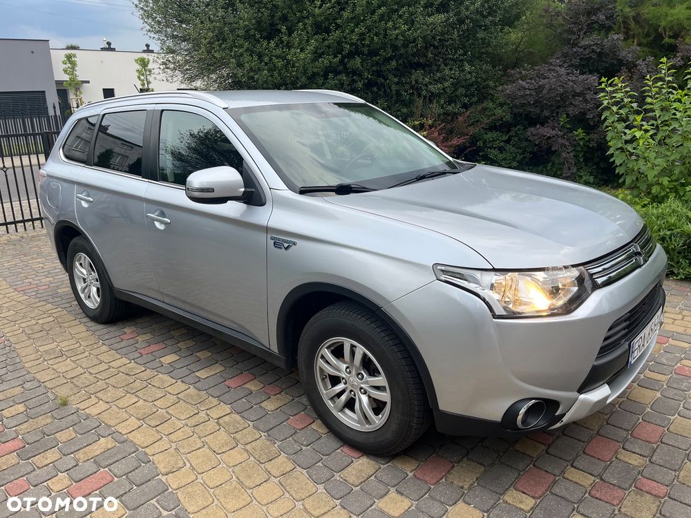 Mitsubishi Outlander - 1