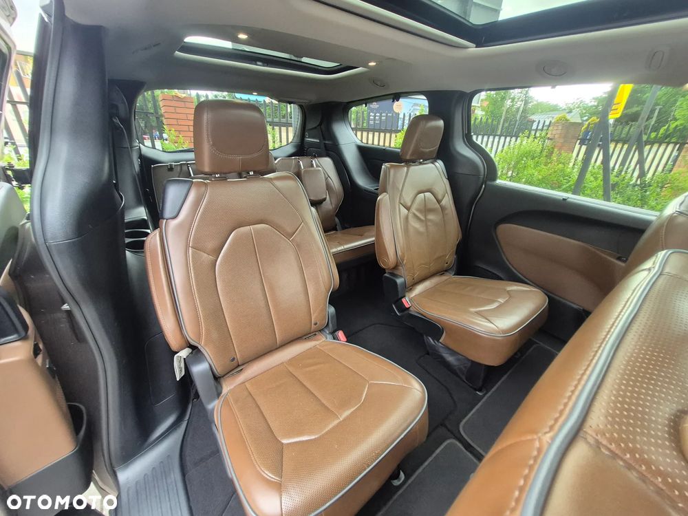 Chrysler Pacifica - 12