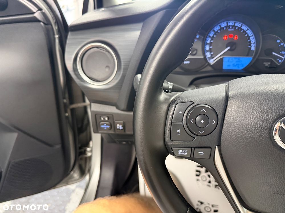 Toyota Auris - 16