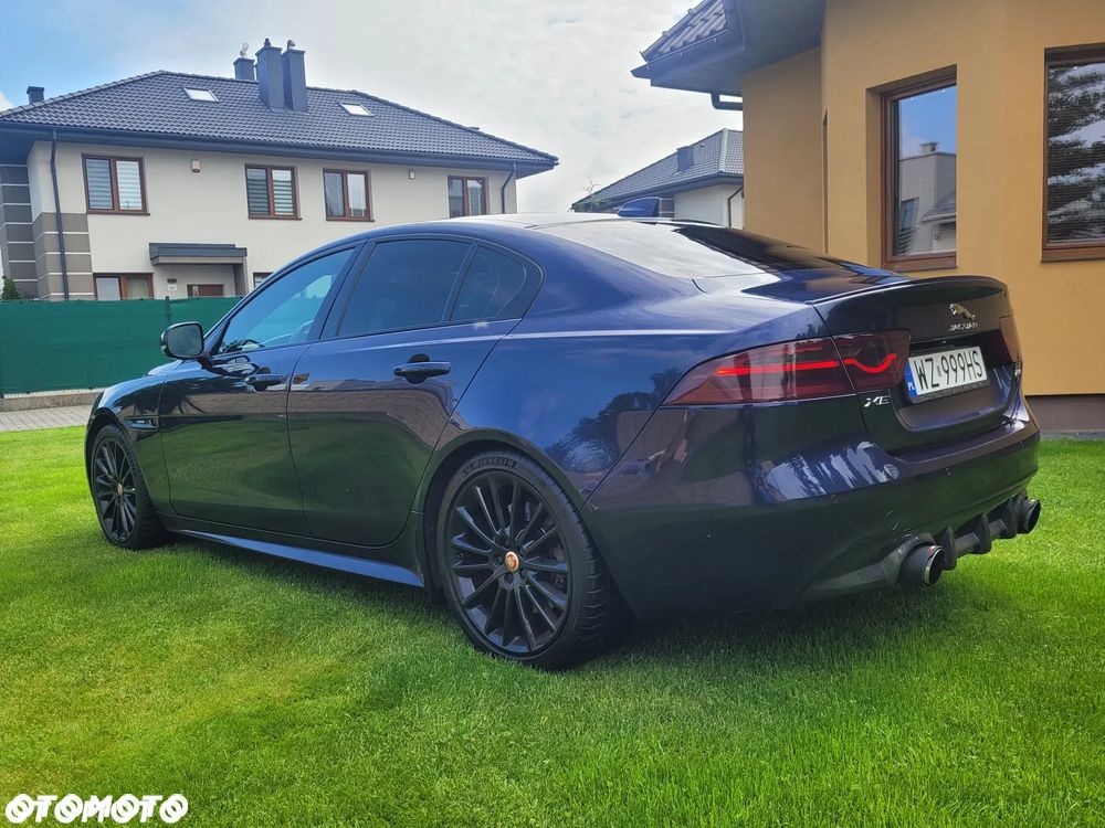 Jaguar XE 2.0 T R-Sport - 11
