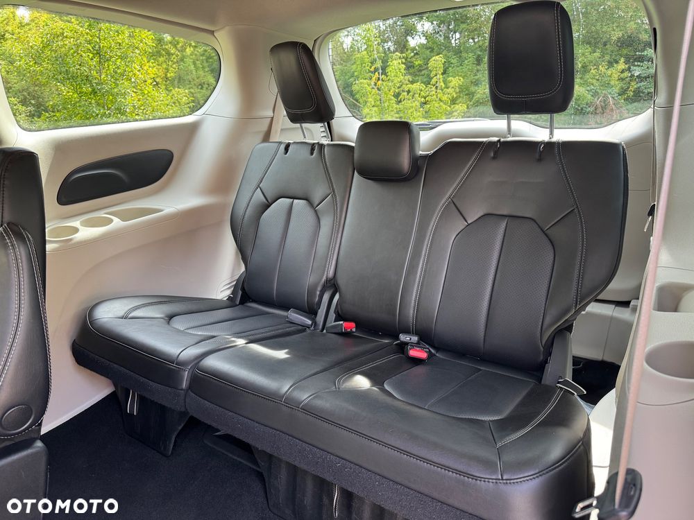 Chrysler Pacifica - 22