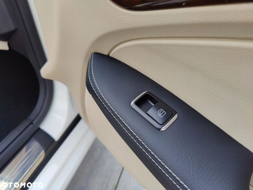 Mercedes-Benz SLC 300 9G-TRONIC - 30