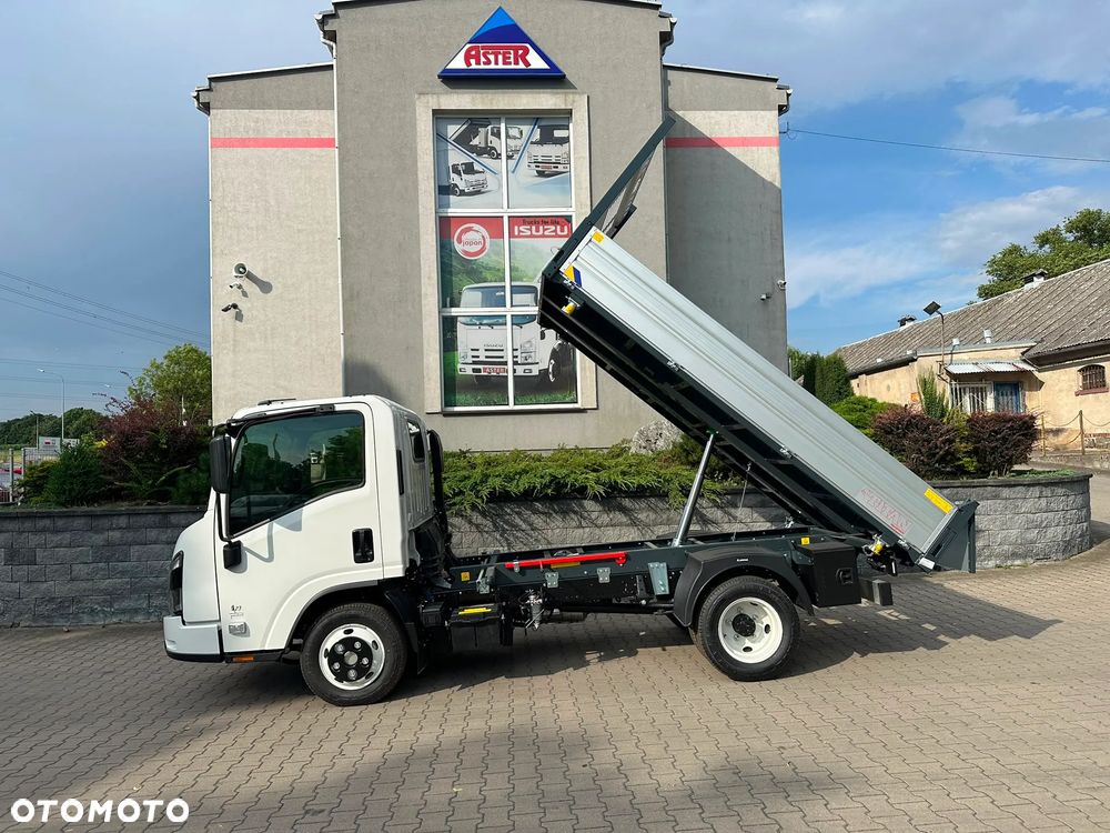 Isuzu M27 GENERATION 2 - 5