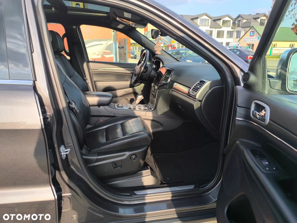 Jeep Grand Cherokee - 25