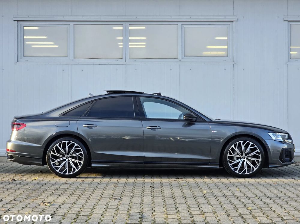 Audi A8 - 8