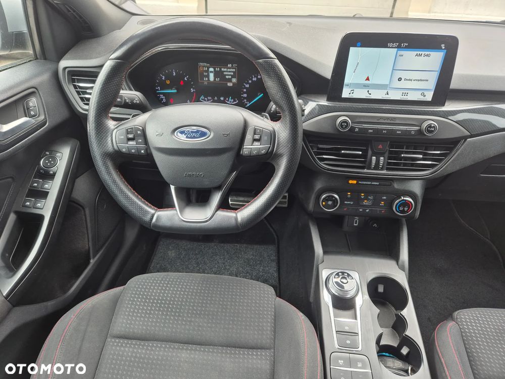 Ford Focus 1.5 EcoBlue Start-Stopp-System ST-LINE DESIGN - 15