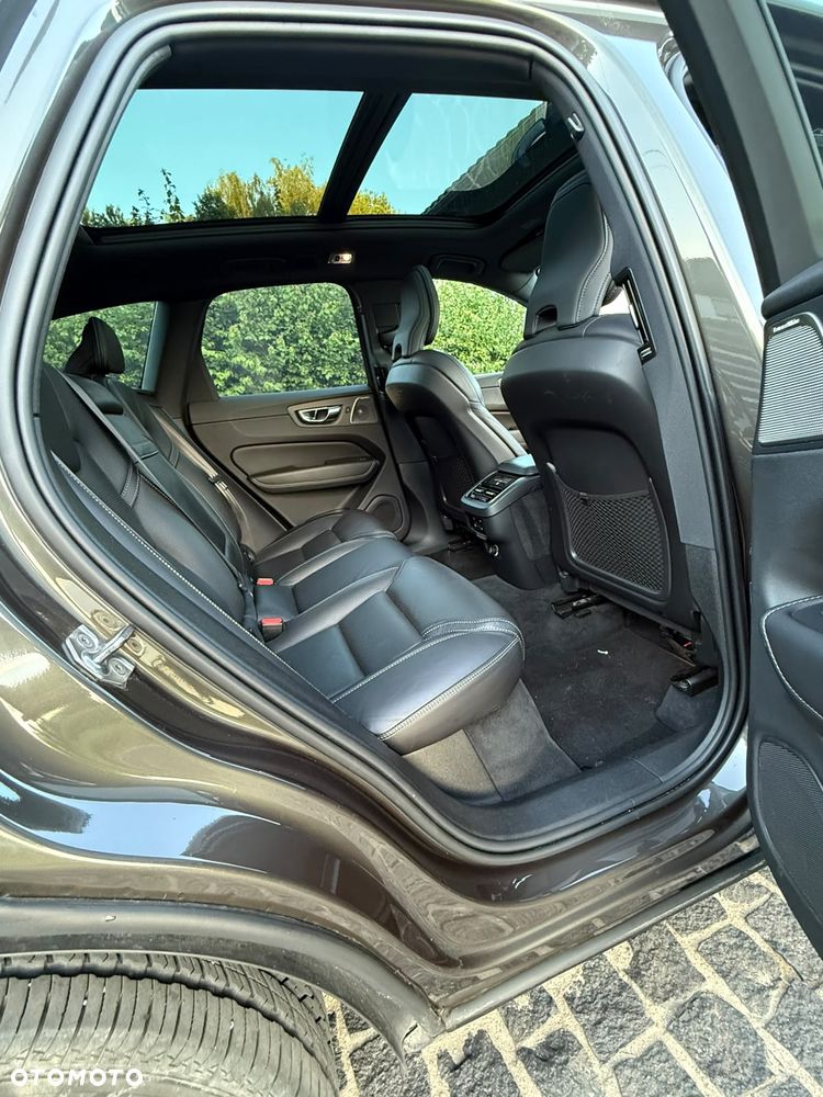 Volvo XC 60 D5 AWD R-Design - 19