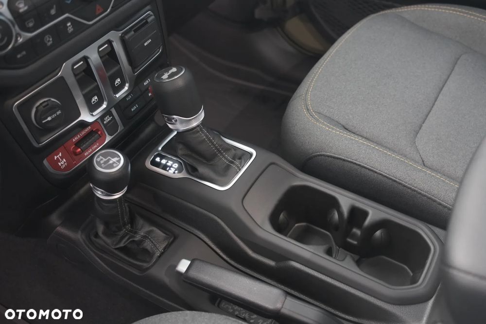 Jeep Wrangler - 24