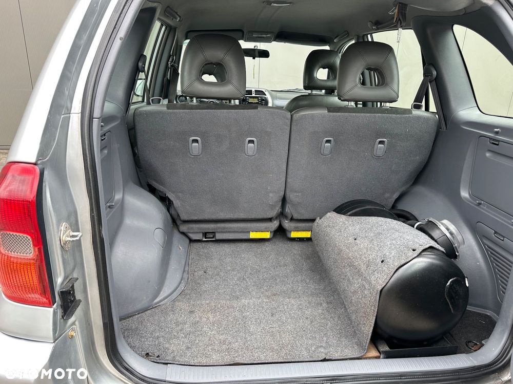 Toyota RAV4 - 11