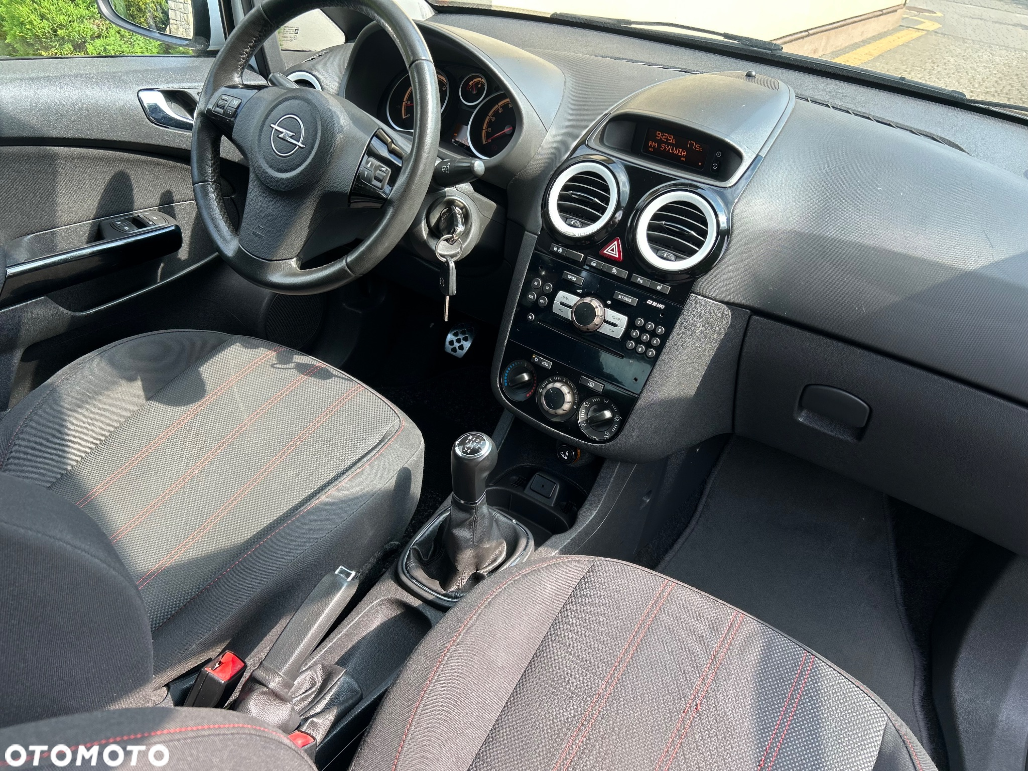 Opel Corsa 1.4 16V Sport - 27