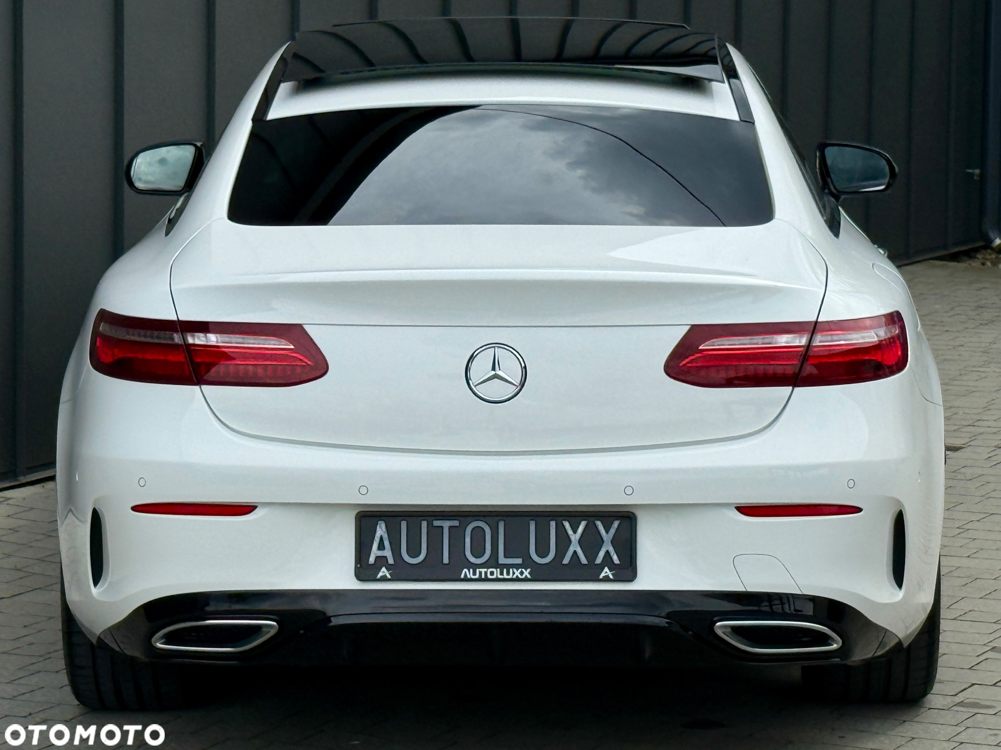 Mercedes-Benz Klasa E 220 d Coupe 4-Matic 9G-TRONIC - 13