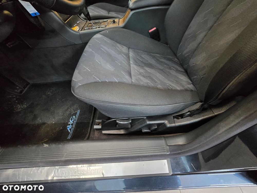 Mercedes-Benz Klasa E - 17