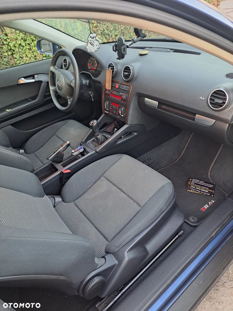 Audi A3 3-drzwiowe 1.6 Attraction - 10
