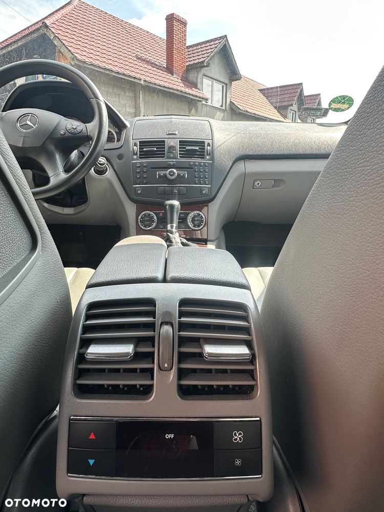 Mercedes-Benz Klasa C 220 CDI DPF Automatik Avantgarde - 23