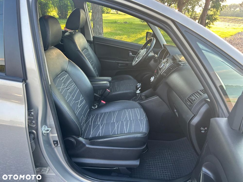 Kia Venga - 5