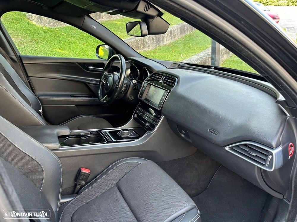 Jaguar XE 2.0 D R-Sport Aut. - 36
