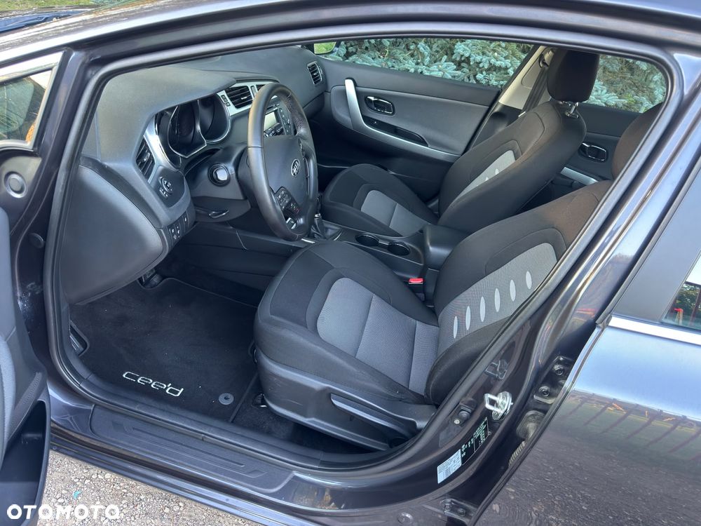 Kia Ceed 1.4 CVVT Fifa World Cup Edition - 12