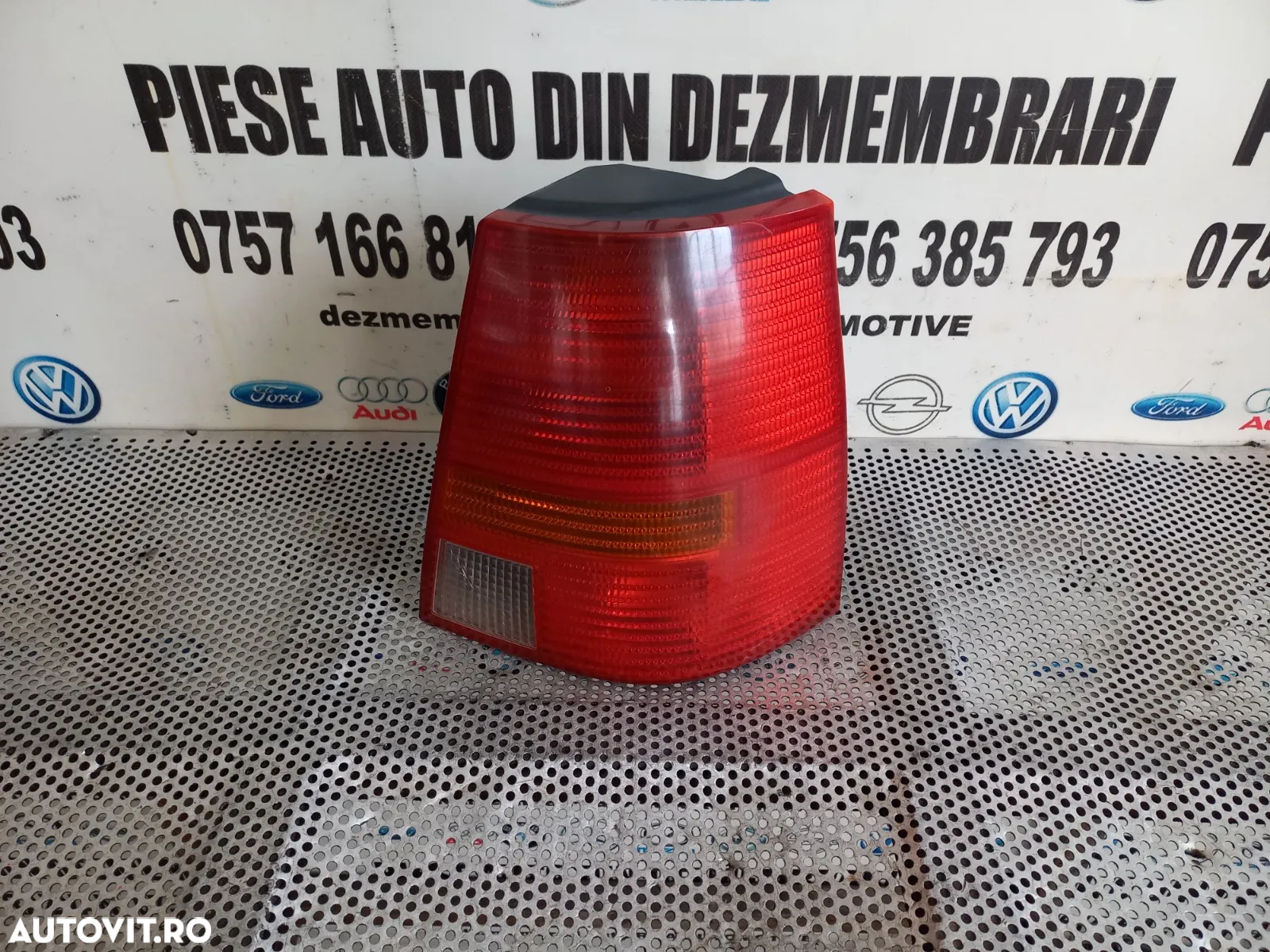 Lampa Stop Tripla Dreapta Vw Golf 4 lV Varianta Combi Break - Dezmembrari Arad - 5