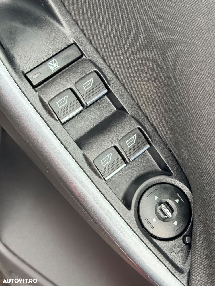 Ford Focus Turnier 1.6 TDCi DPF Start-Stopp-System Champions Edition - 11