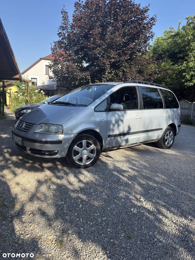 Volkswagen Sharan 1.9 TDI Comfortline Tiptr - 2