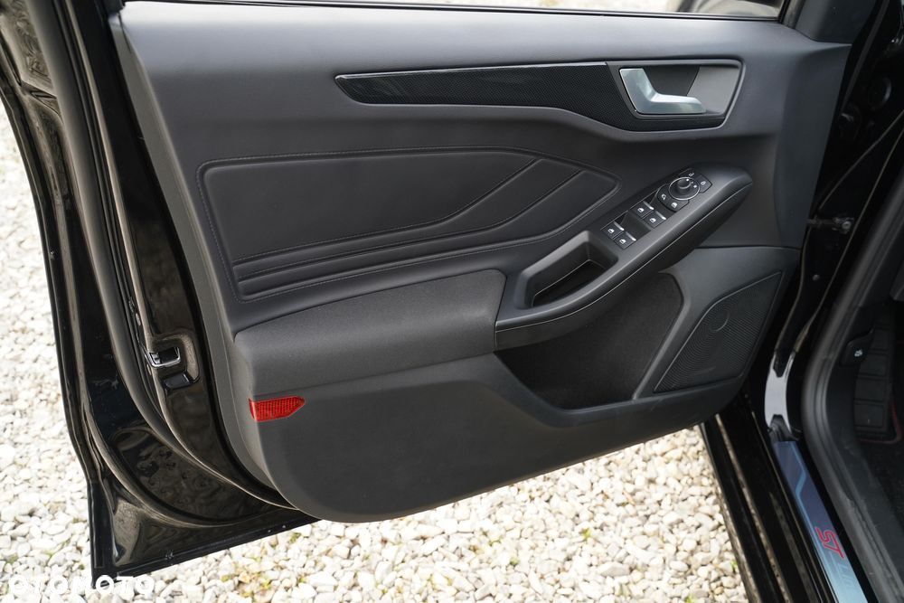 Ford Focus 1.0 EcoBoost mHEV ST-Line X - 12