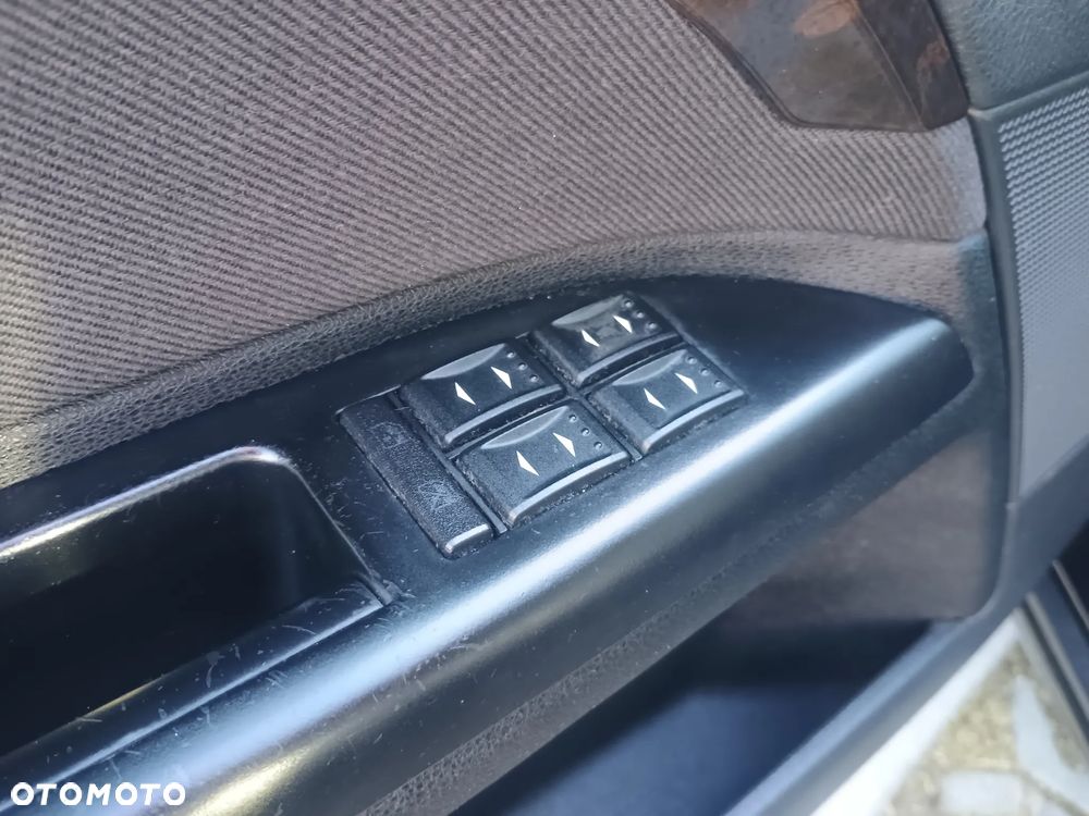Ford Mondeo 1.8 Ghia - 16