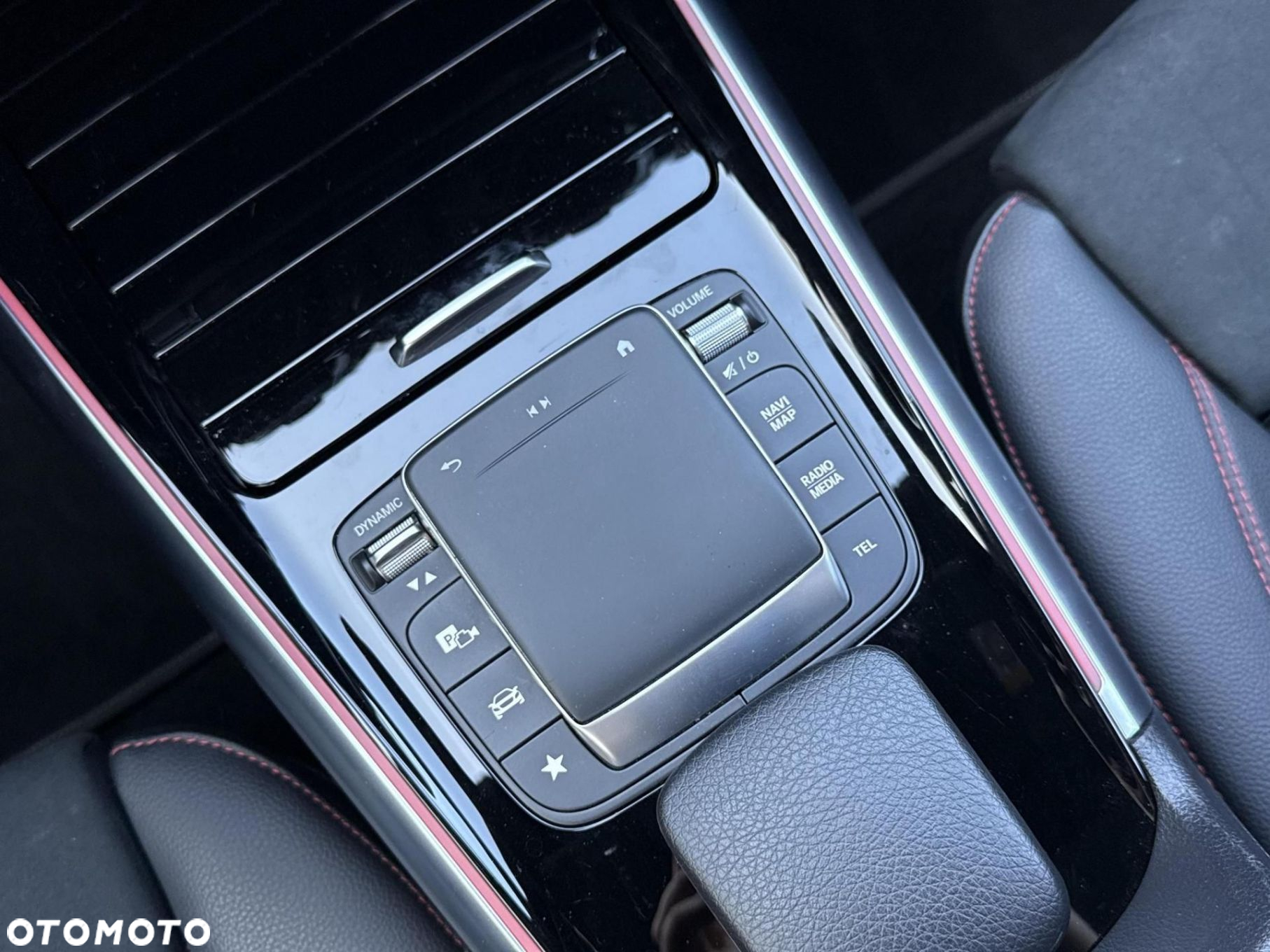 Mercedes-Benz EQA 300 66.5kWh 4-Matic AMG Line - 25