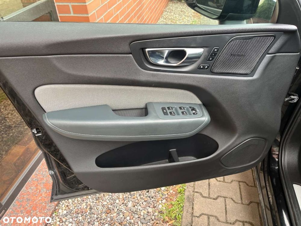 Volvo XC 60 B4 D Plus Bright - 19