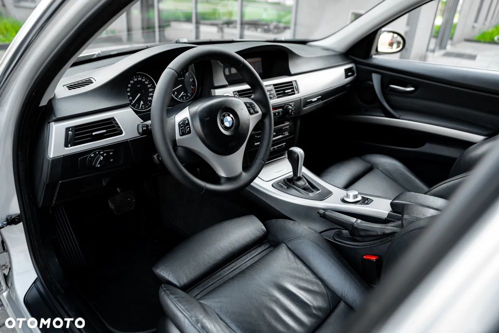 BMW Seria 3 330xi - 15
