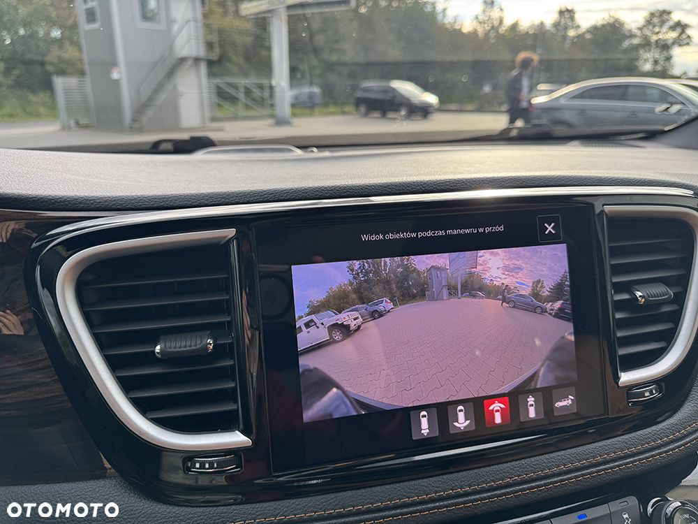 Chrysler Pacifica - 30