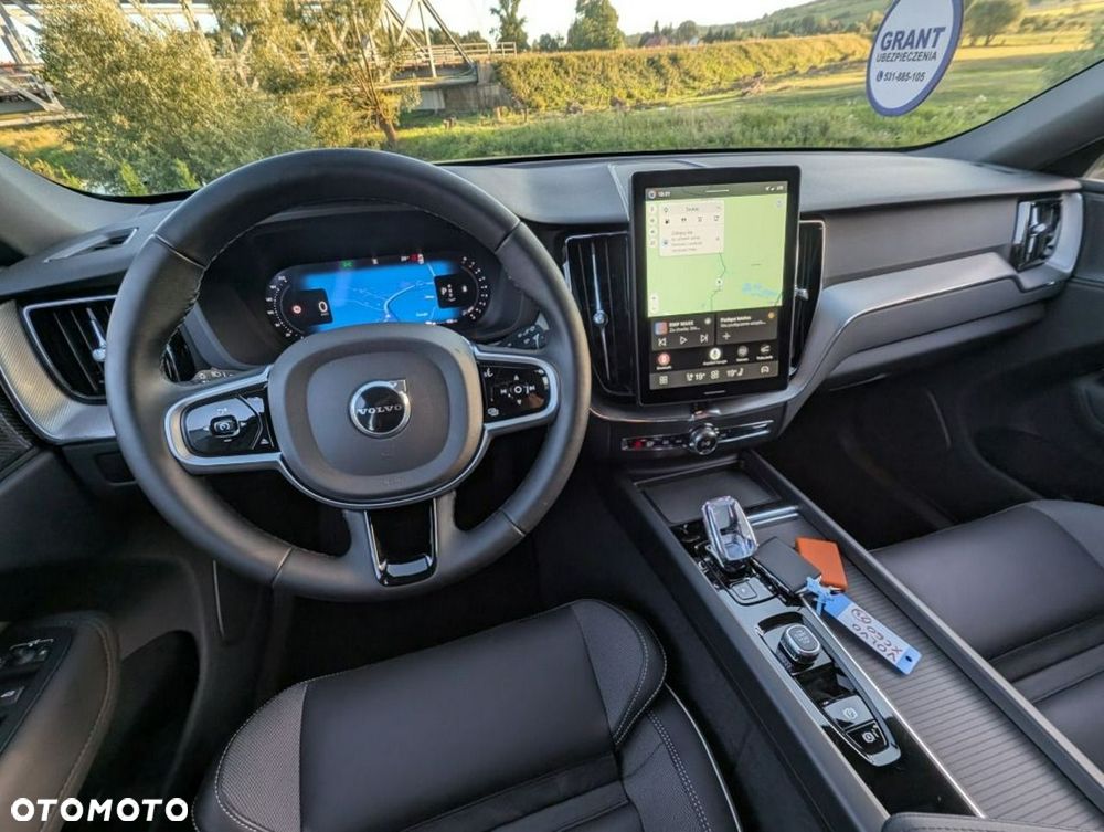 Volvo XC 60 B5 B AWD Plus Dark - 12