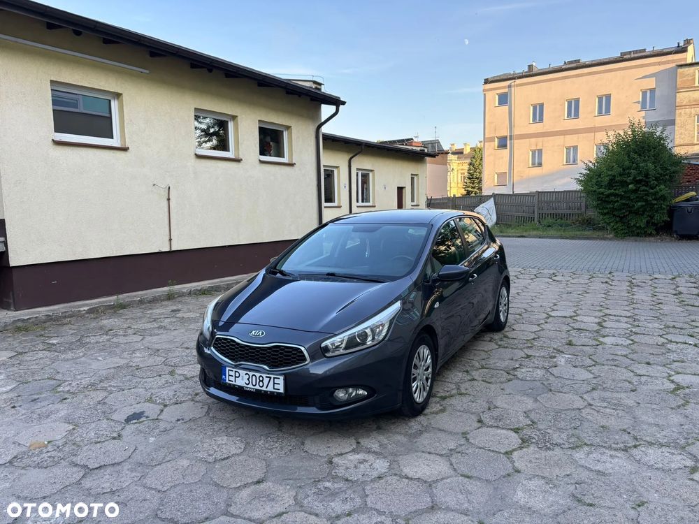 Kia Ceed - 10