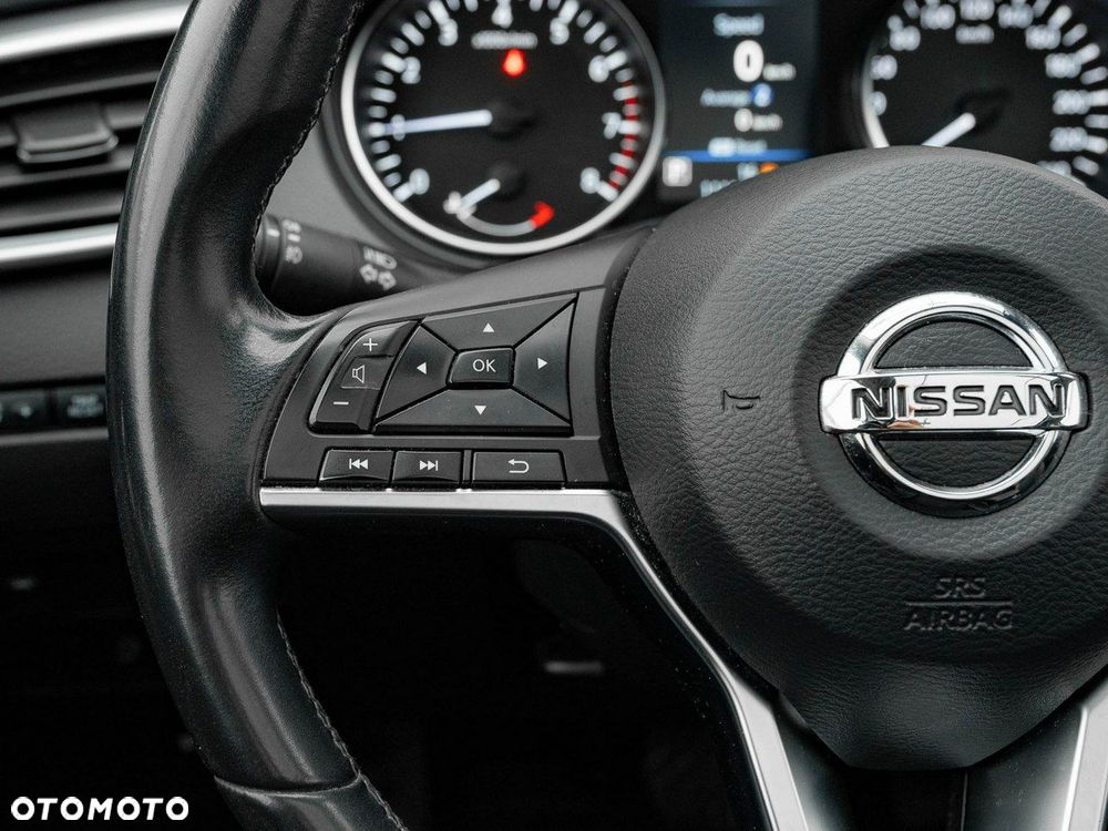 Nissan Qashqai 1.3 DIG-T N-Connecta DCT - 17
