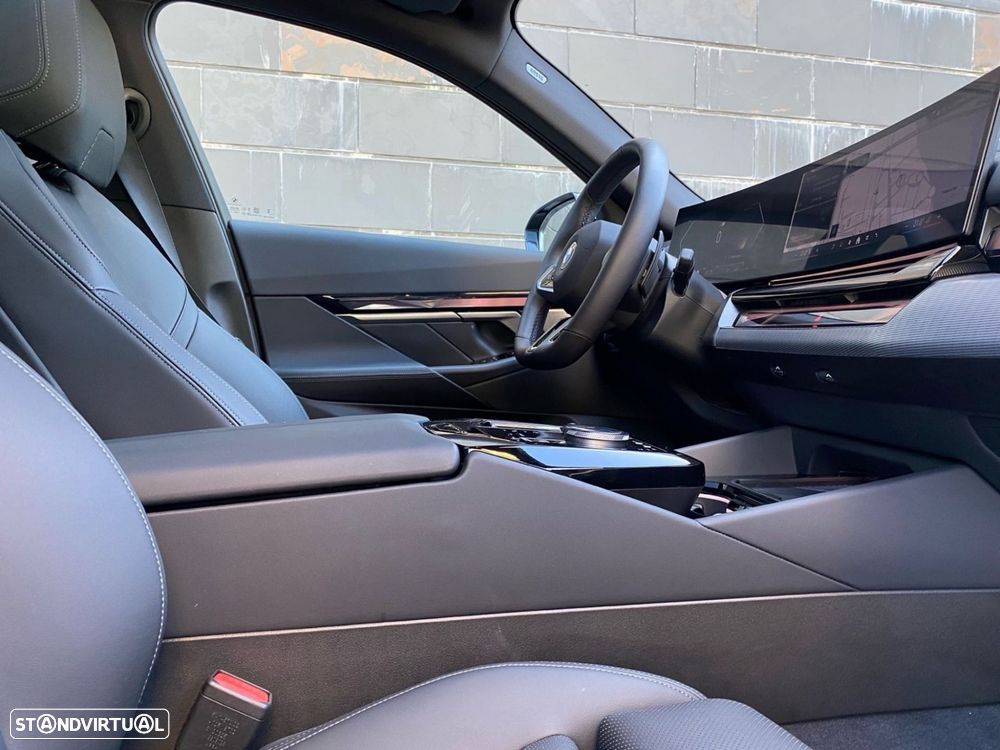 BMW 520 d Pack Desportivo M - 14