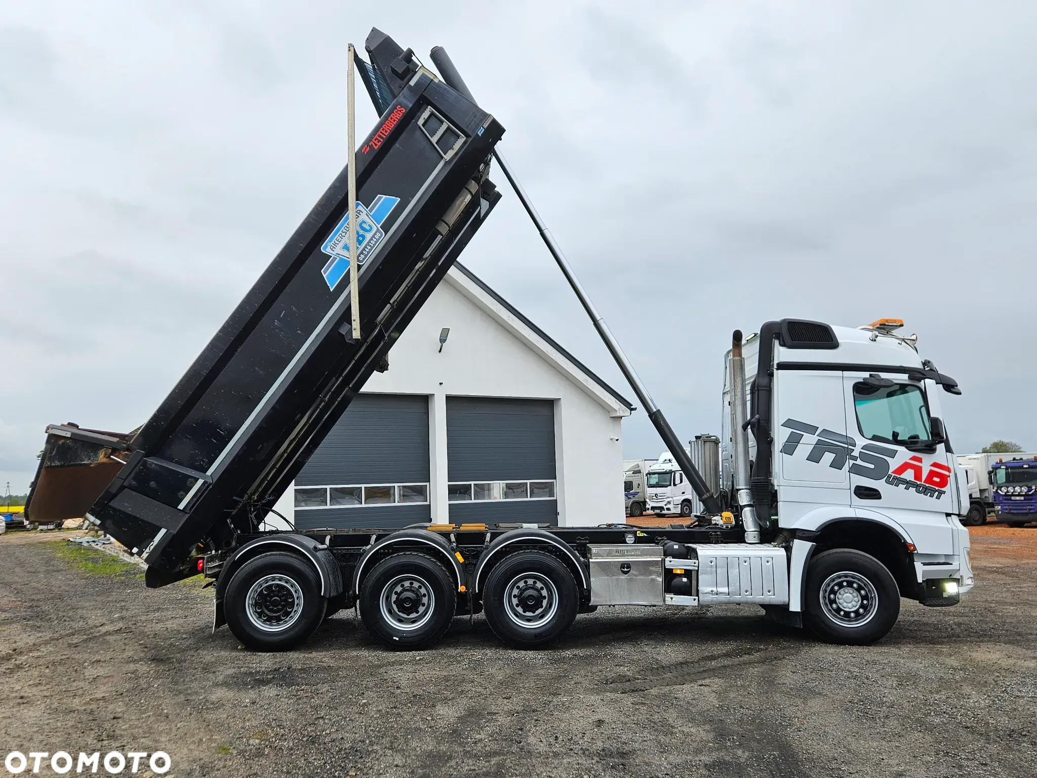 Mercedes-Benz Arocs - 10