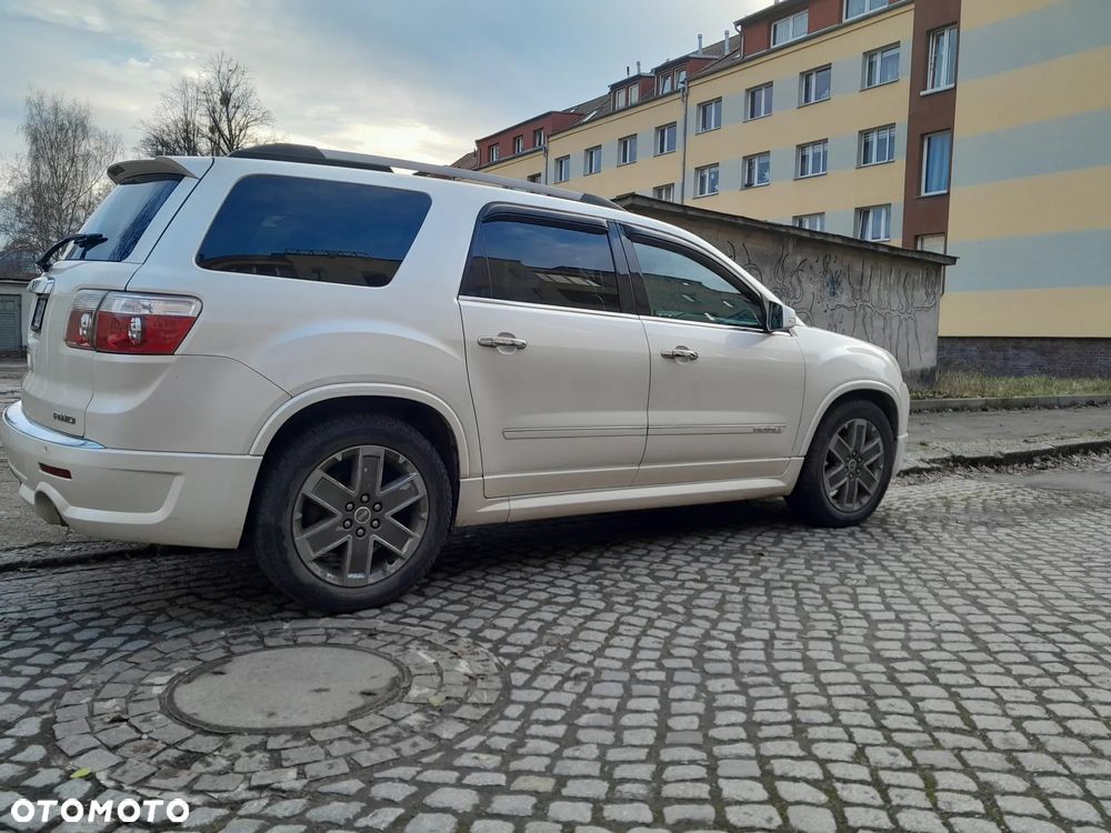 GMC Acadia - 3