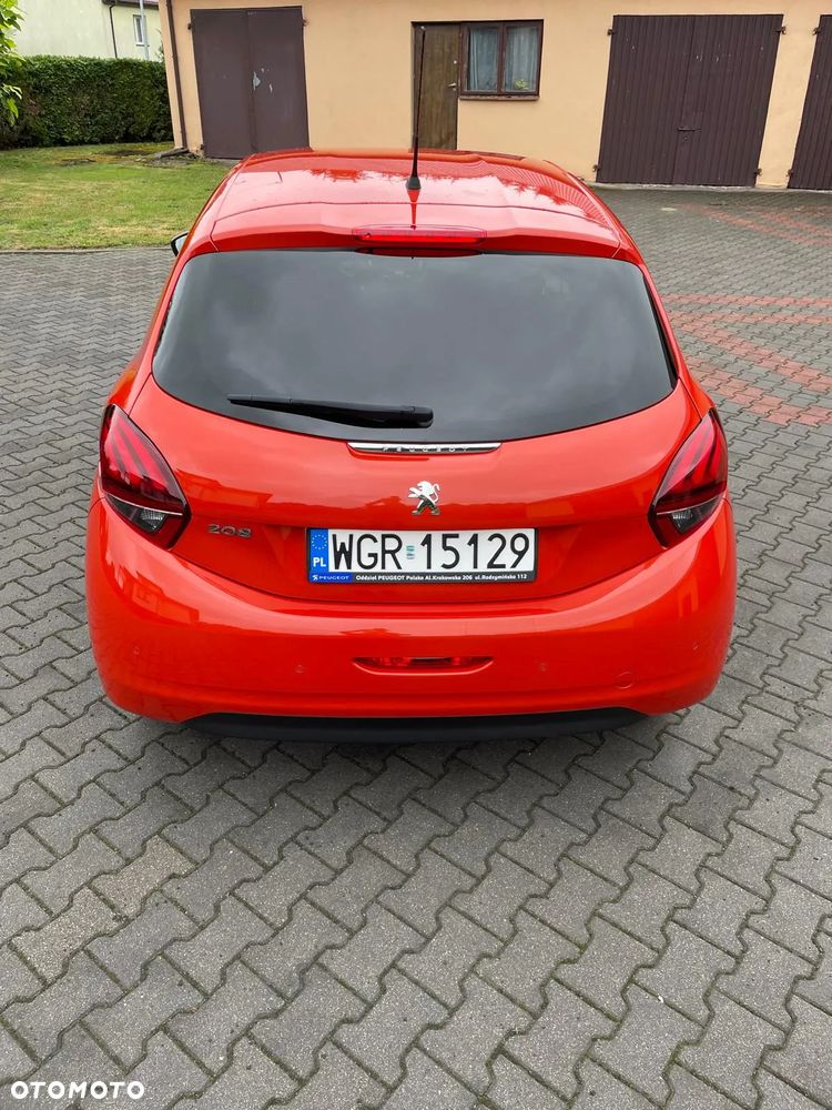 Peugeot 208 - 8