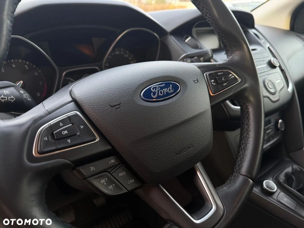 Ford Focus 1.0 EcoBoost Titanium - 26