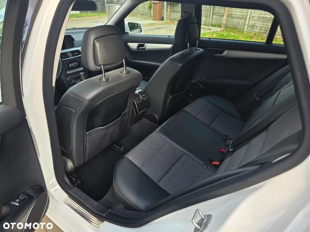 Mercedes-Benz Klasa C 180 T (BlueEFFICIENCY) 7G-TRONIC Avantgarde - 24