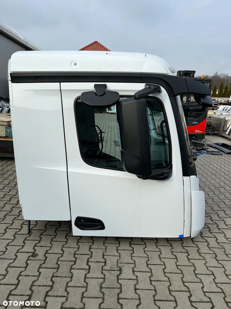 Kabina Mercedes Actros MP4, Antos - 2
